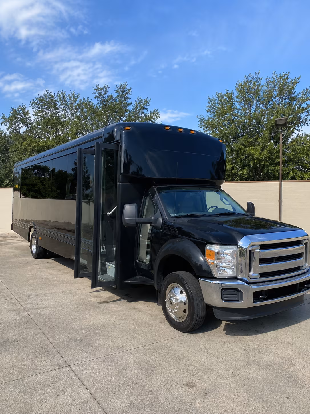 moreno valley 20 passenger party bus